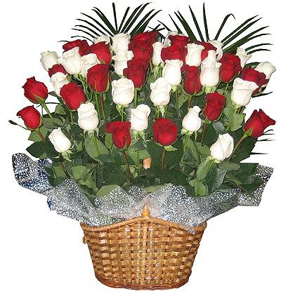 Корзина из красно белых роз - купить с доставкой в по Екатеринбургу